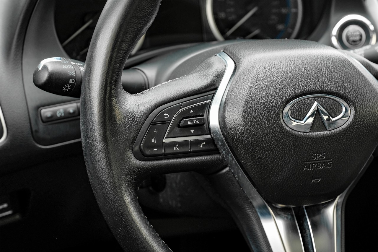 INFINITI Q60 Vehicle Main Gallery Image 16