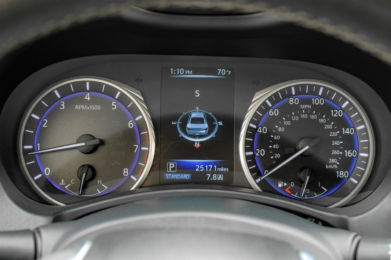 INFINITI Q60 Vehicle Main Gallery Image 18