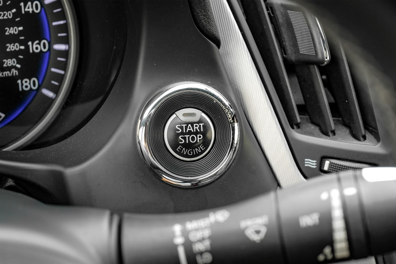 INFINITI Q60 Vehicle Main Gallery Image 20