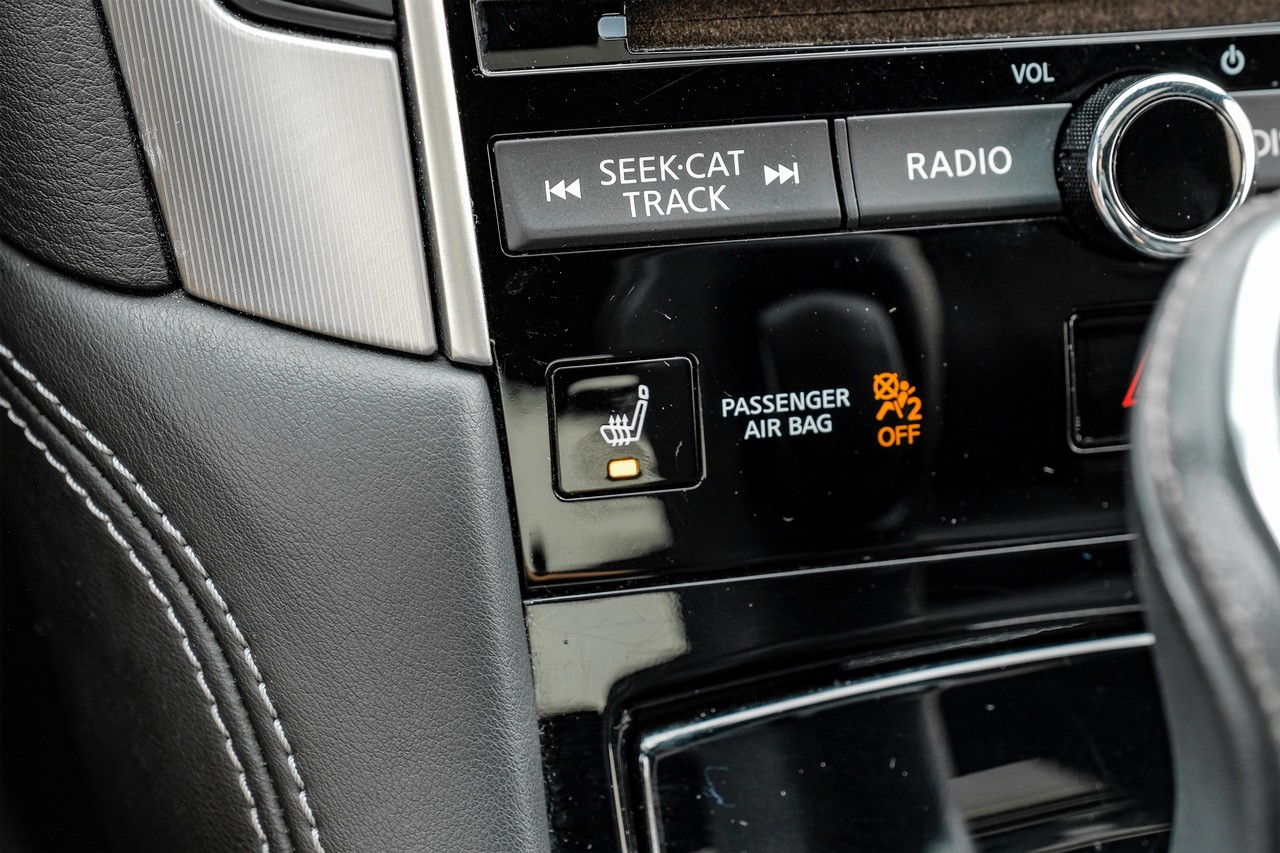 INFINITI Q60 Vehicle Main Gallery Image 26
