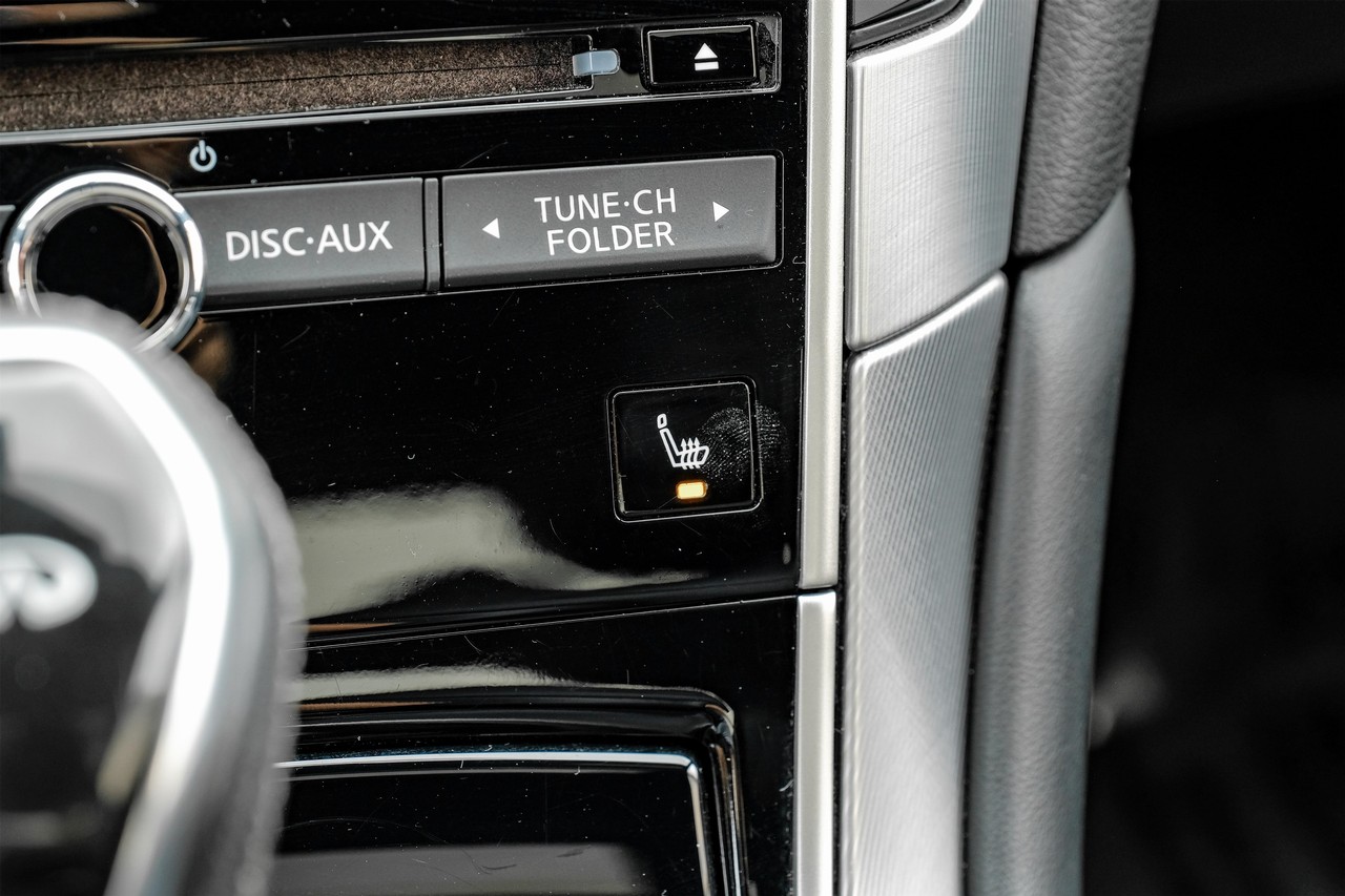 INFINITI Q60 Vehicle Main Gallery Image 27