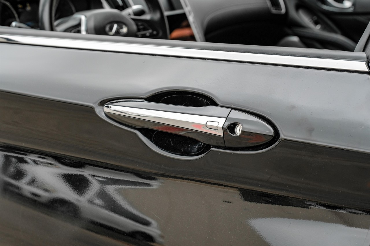 INFINITI Q60 Vehicle Main Gallery Image 32