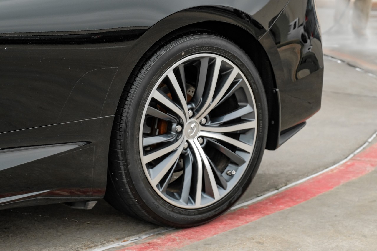 INFINITI Q60 Vehicle Main Gallery Image 44
