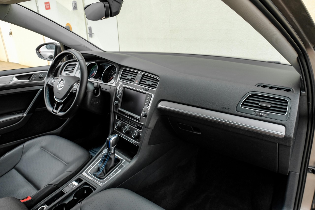 Volkswagen e-Golf Vehicle Main Gallery Image 12