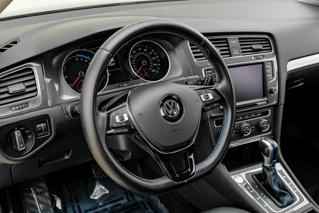 Volkswagen e-Golf Vehicle Main Gallery Image 14