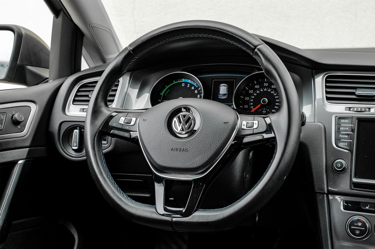 Volkswagen e-Golf Vehicle Main Gallery Image 15