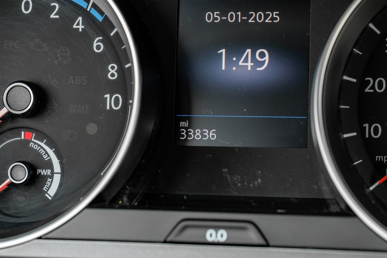 Volkswagen e-Golf Vehicle Main Gallery Image 19
