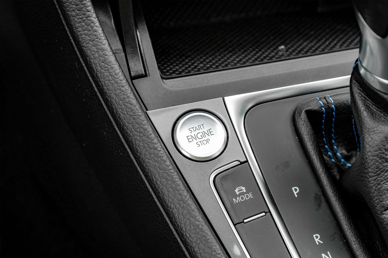 Volkswagen e-Golf Vehicle Main Gallery Image 20