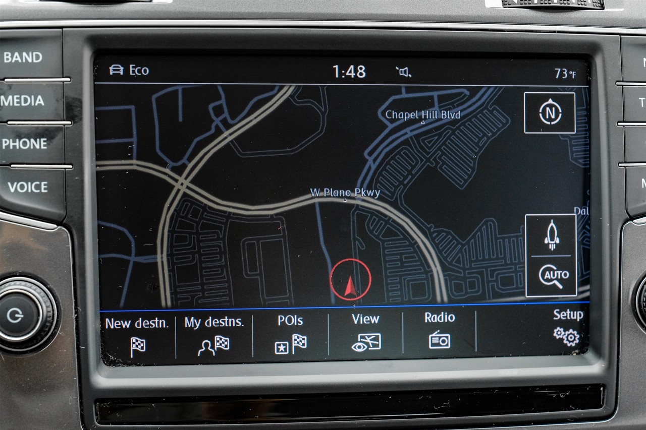 Volkswagen e-Golf Vehicle Main Gallery Image 21