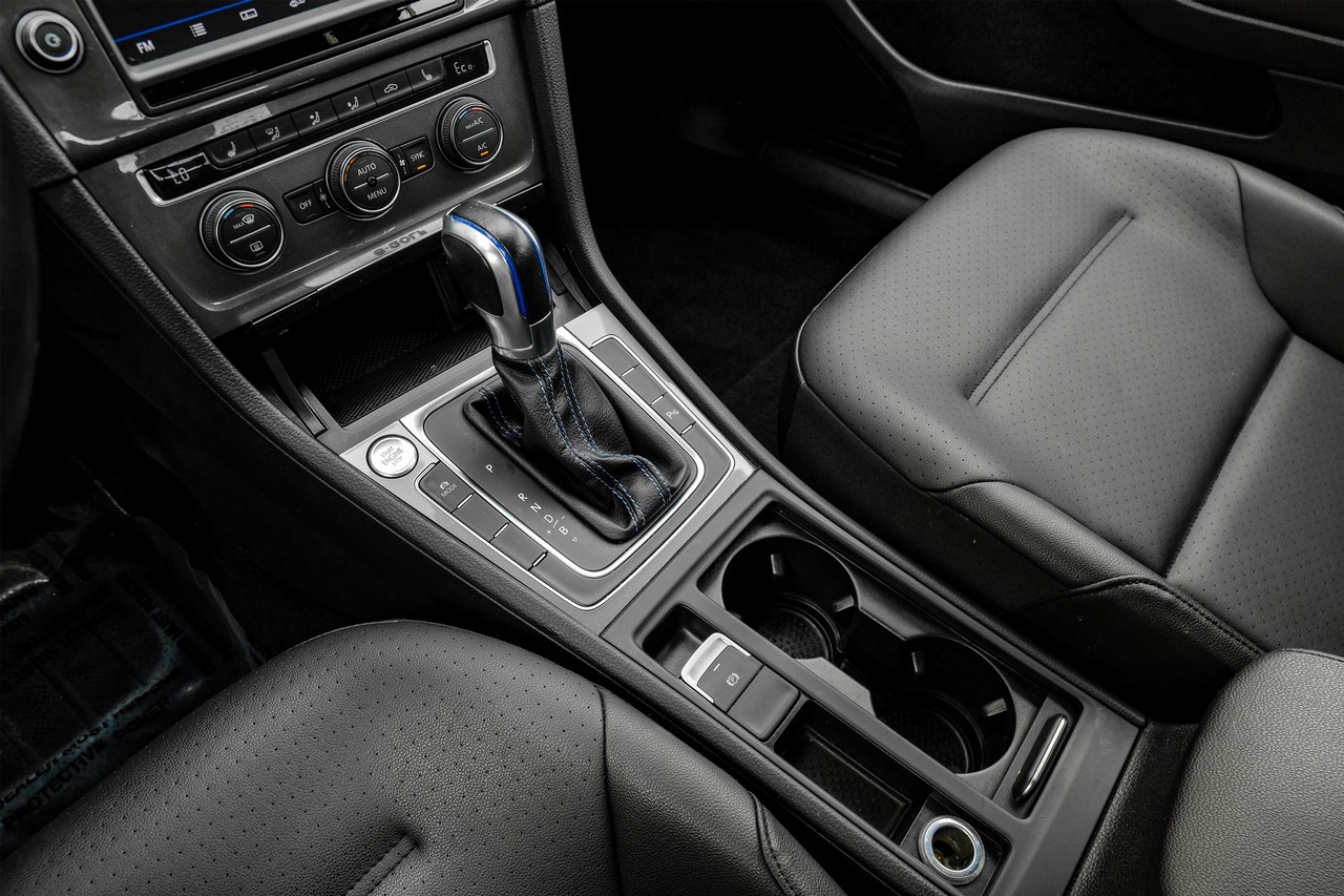 Volkswagen e-Golf Vehicle Main Gallery Image 22