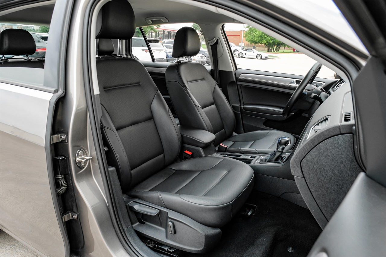 Volkswagen e-Golf Vehicle Main Gallery Image 28