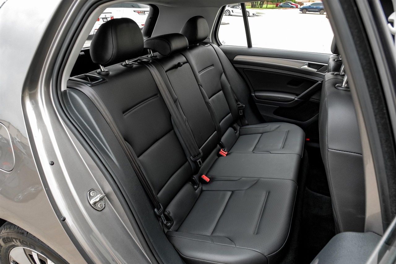 Volkswagen e-Golf Vehicle Main Gallery Image 29