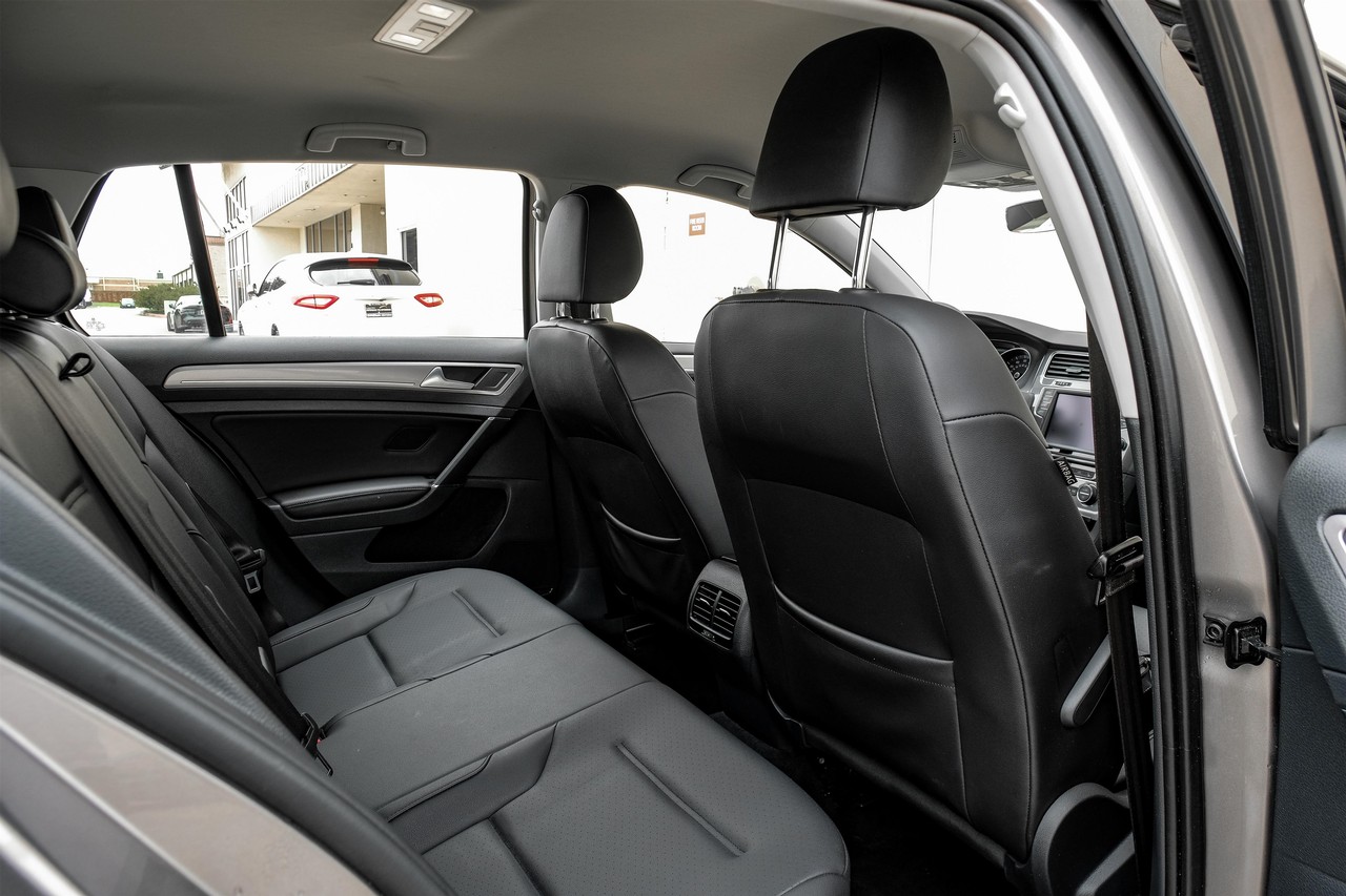 Volkswagen e-Golf Vehicle Main Gallery Image 30