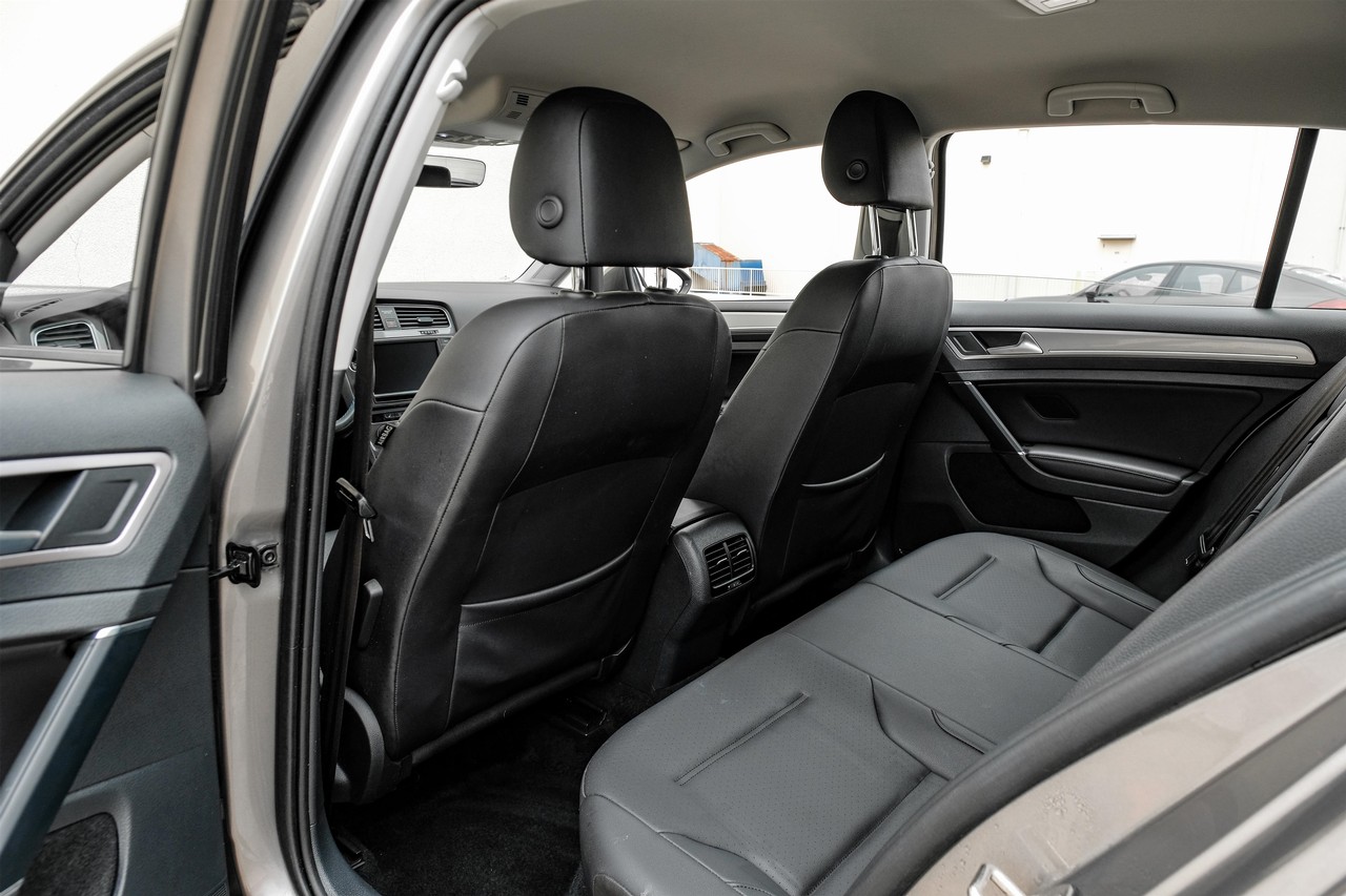 Volkswagen e-Golf Vehicle Main Gallery Image 31