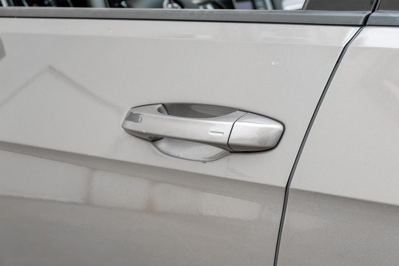 Volkswagen e-Golf Vehicle Main Gallery Image 33