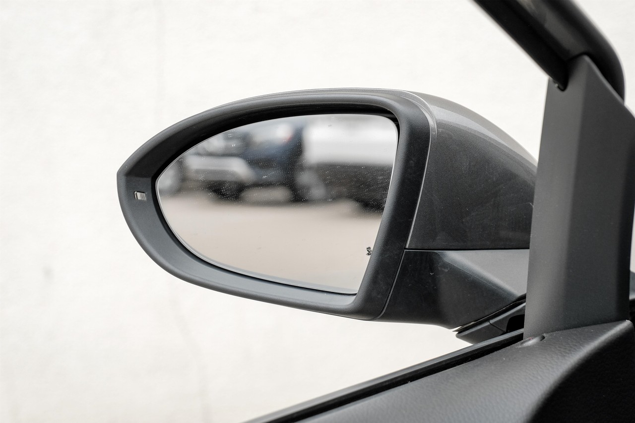 Volkswagen e-Golf Vehicle Main Gallery Image 34