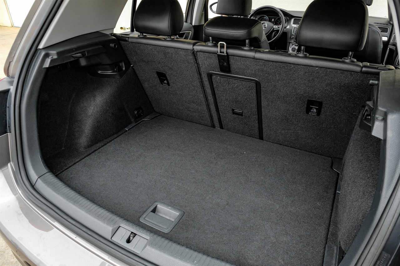 Volkswagen e-Golf Vehicle Main Gallery Image 41