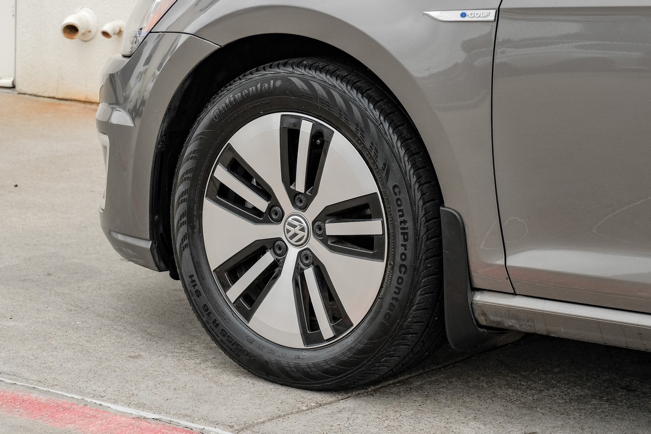 Volkswagen e-Golf Vehicle Main Gallery Image 45