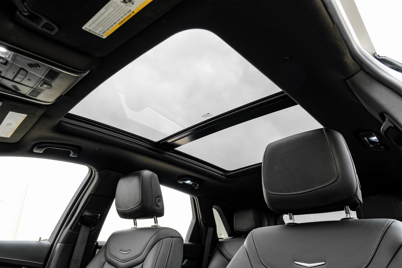 Cadillac XT5 Vehicle Main Gallery Image 05