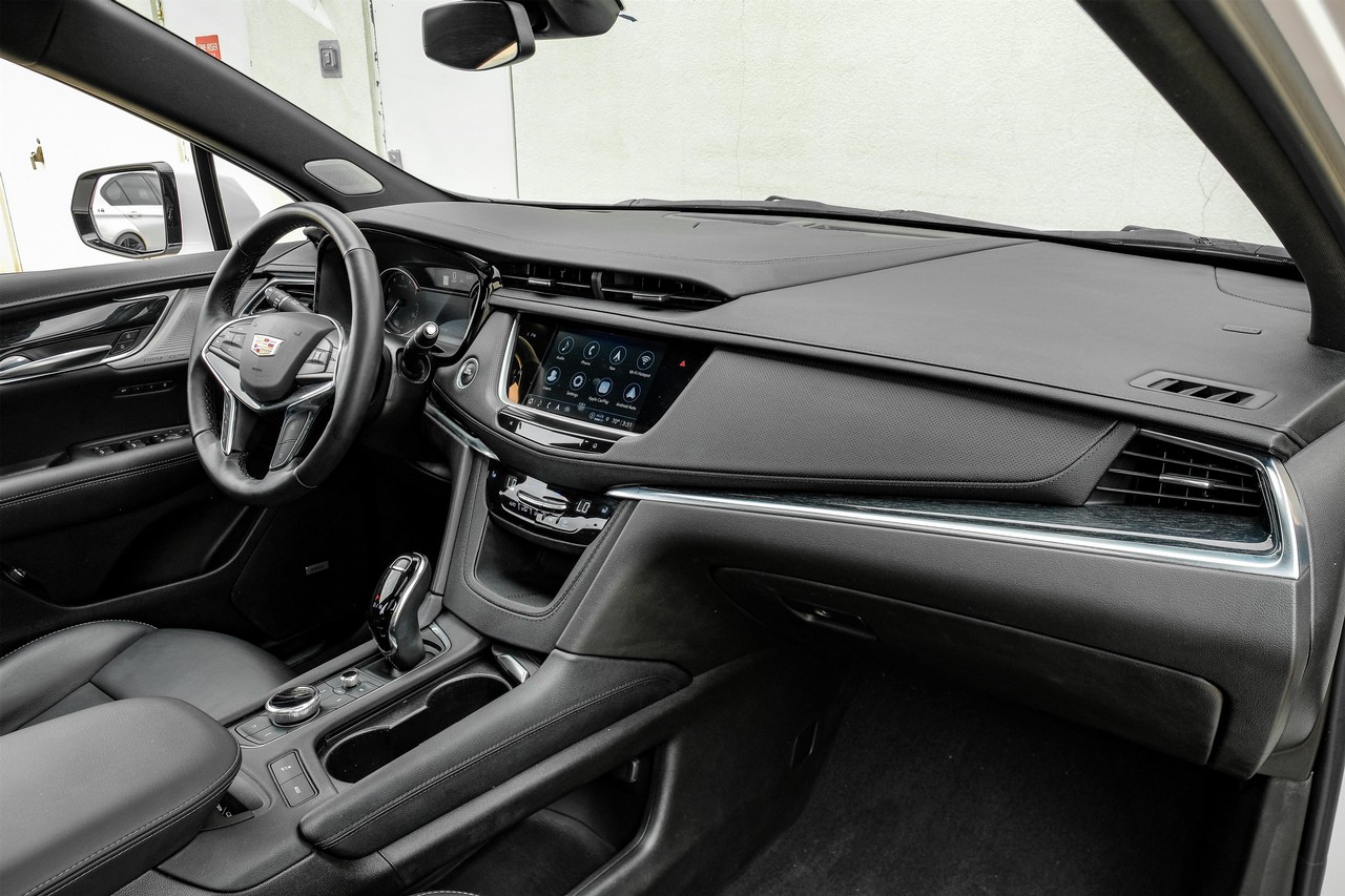 Cadillac XT5 Vehicle Main Gallery Image 13