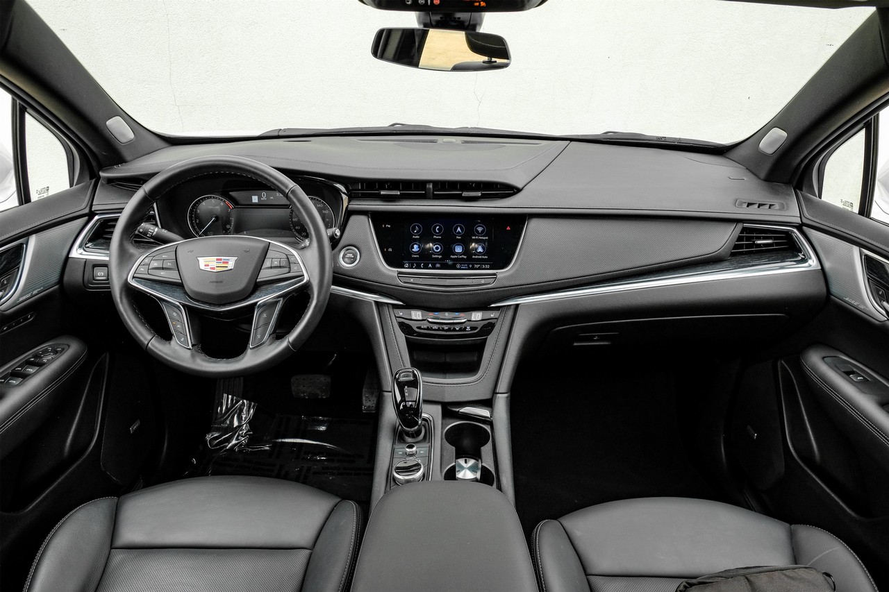 Cadillac XT5 Vehicle Main Gallery Image 14