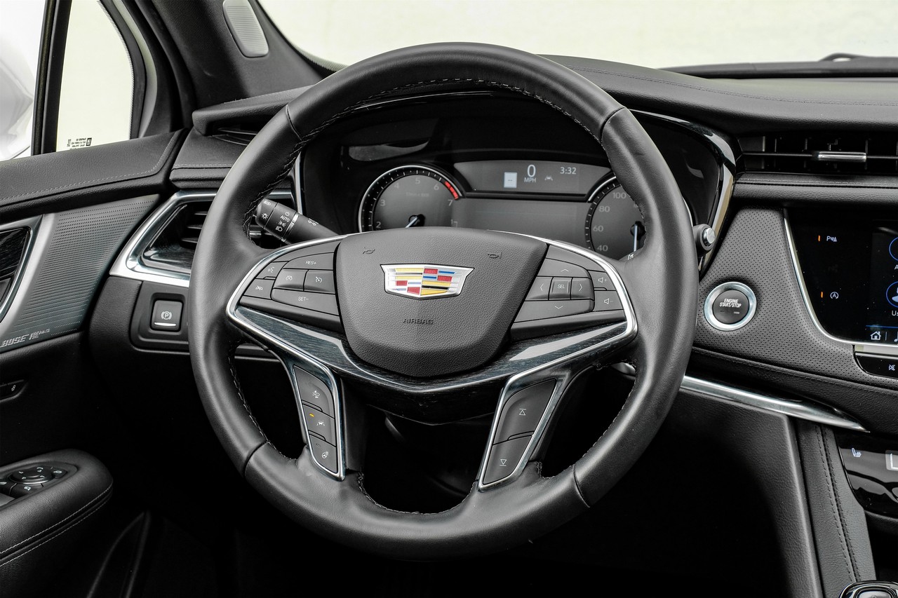 Cadillac XT5 Vehicle Main Gallery Image 16