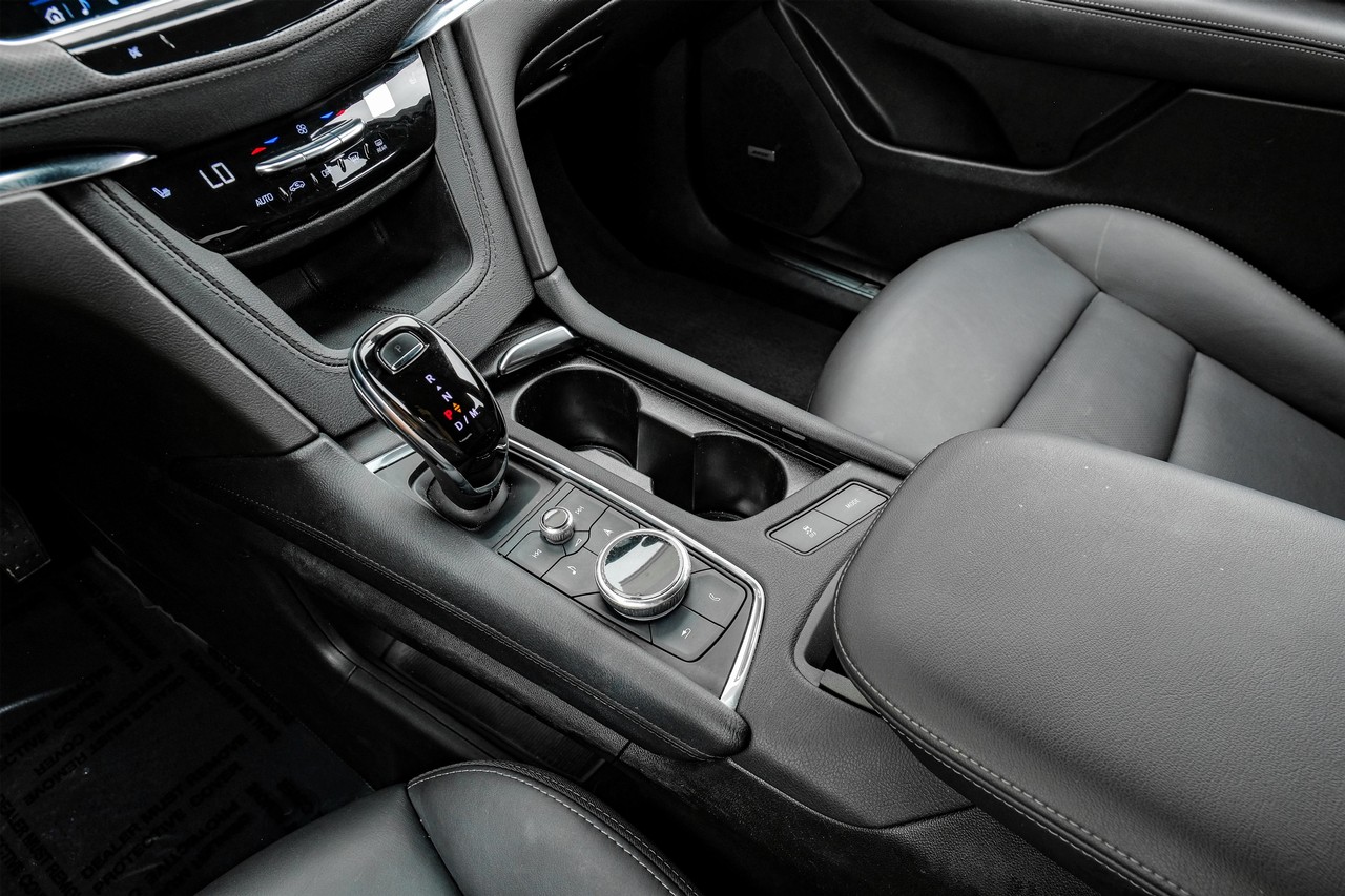 Cadillac XT5 Vehicle Main Gallery Image 24