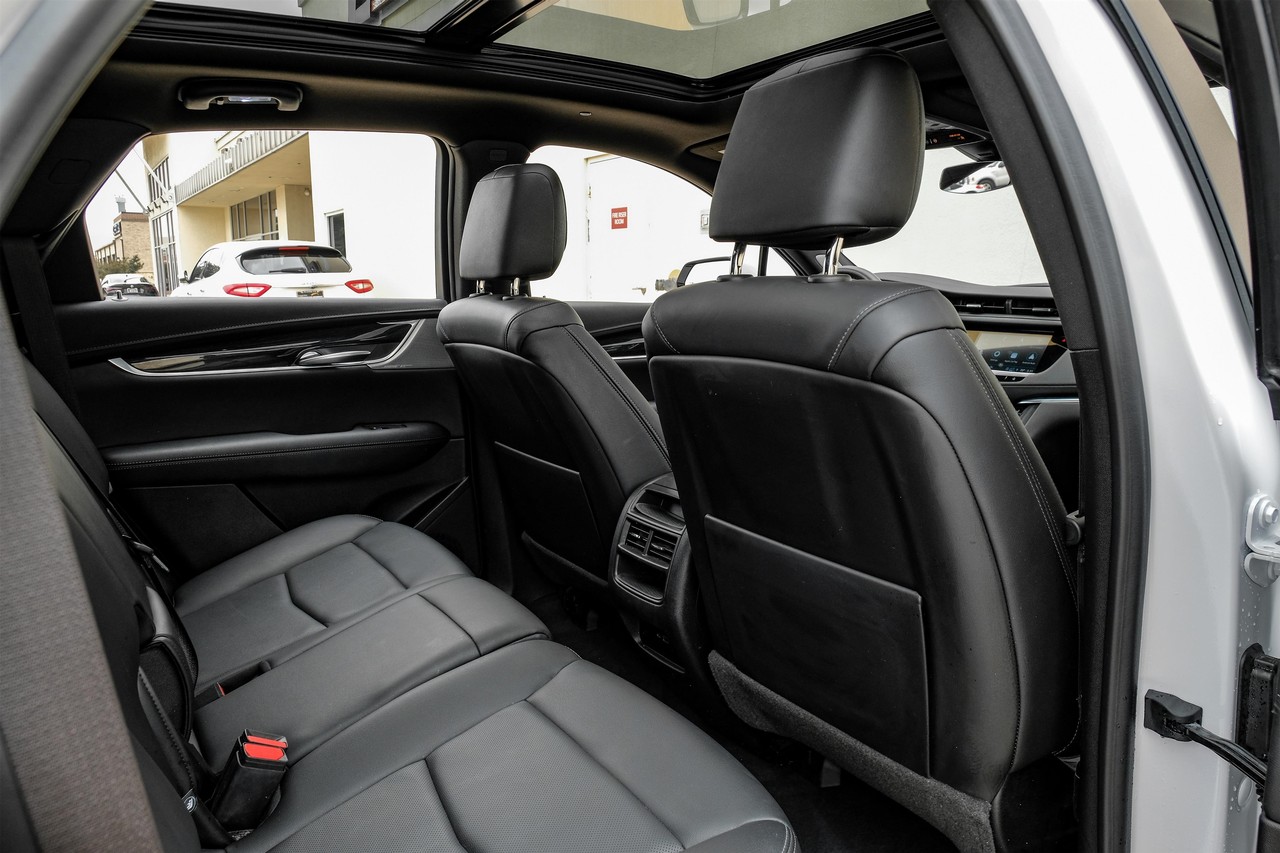 Cadillac XT5 Vehicle Main Gallery Image 32