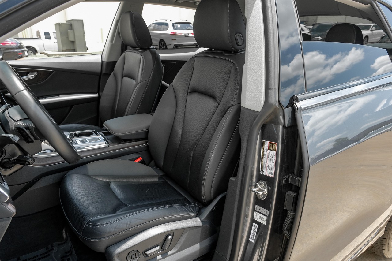 Audi Q8 Vehicle Main Gallery Image 04