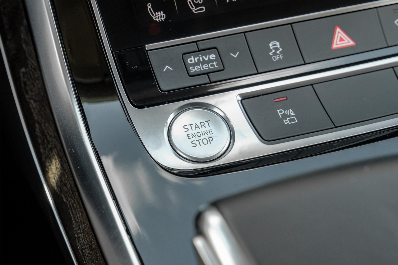 Audi Q8 Vehicle Main Gallery Image 21