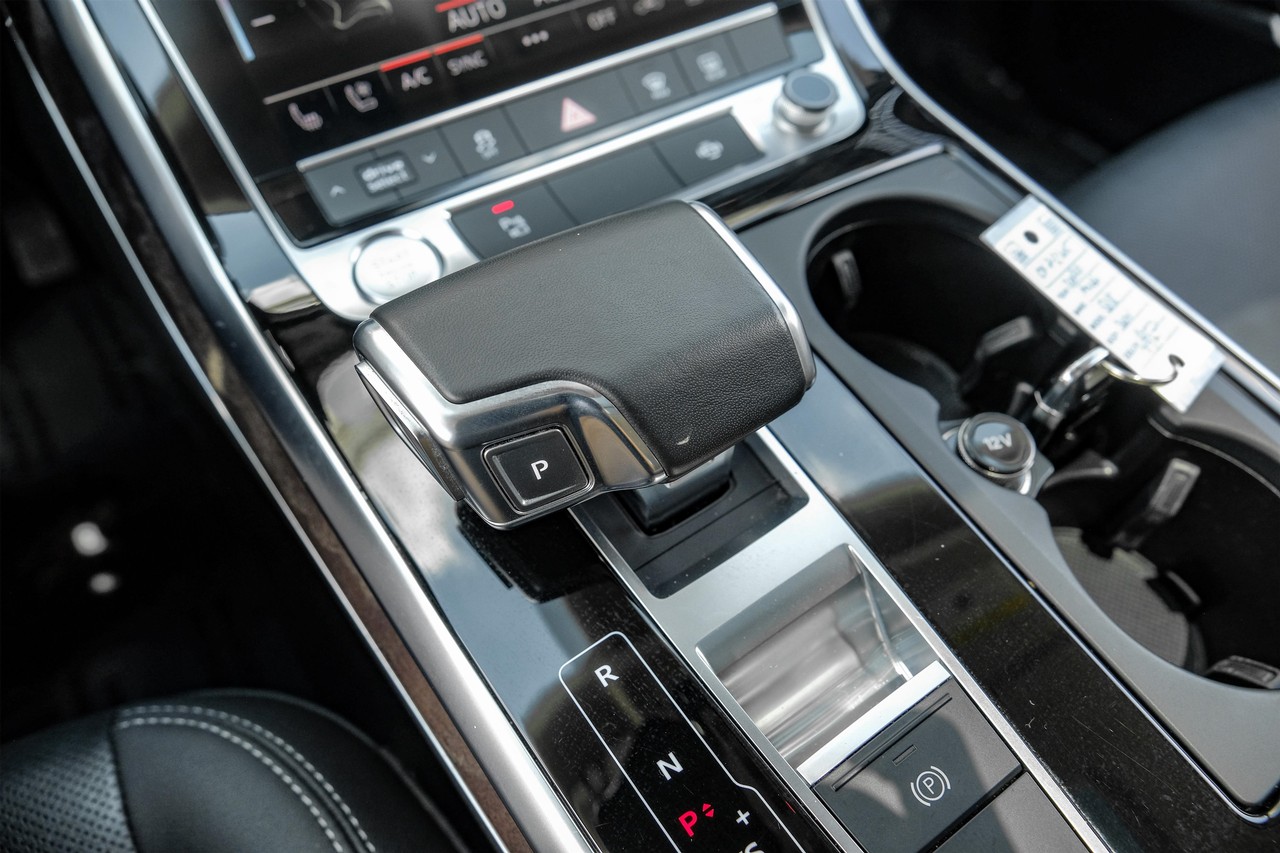 Audi Q8 Vehicle Main Gallery Image 25