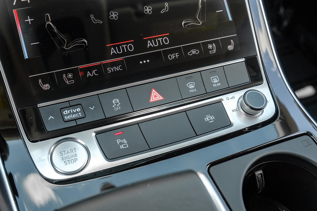 Audi Q8 Vehicle Main Gallery Image 26
