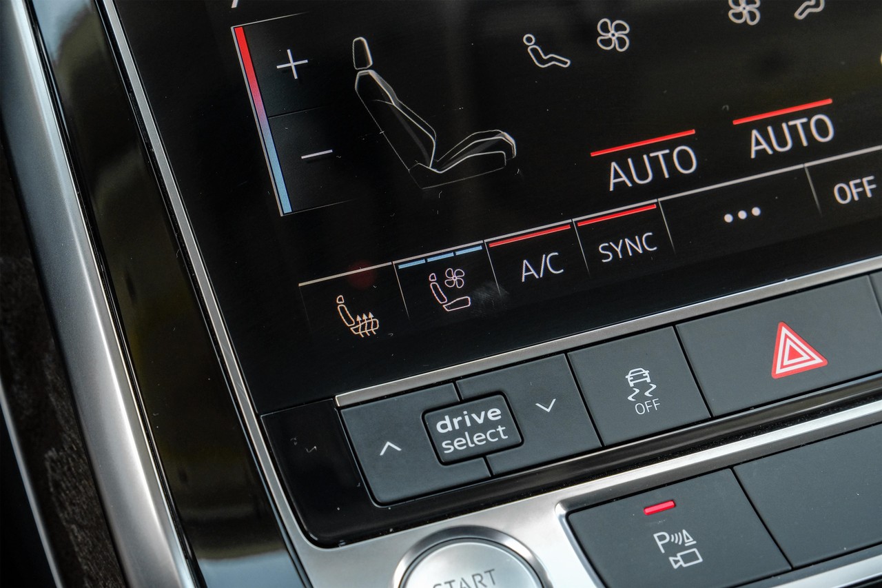 Audi Q8 Vehicle Main Gallery Image 27