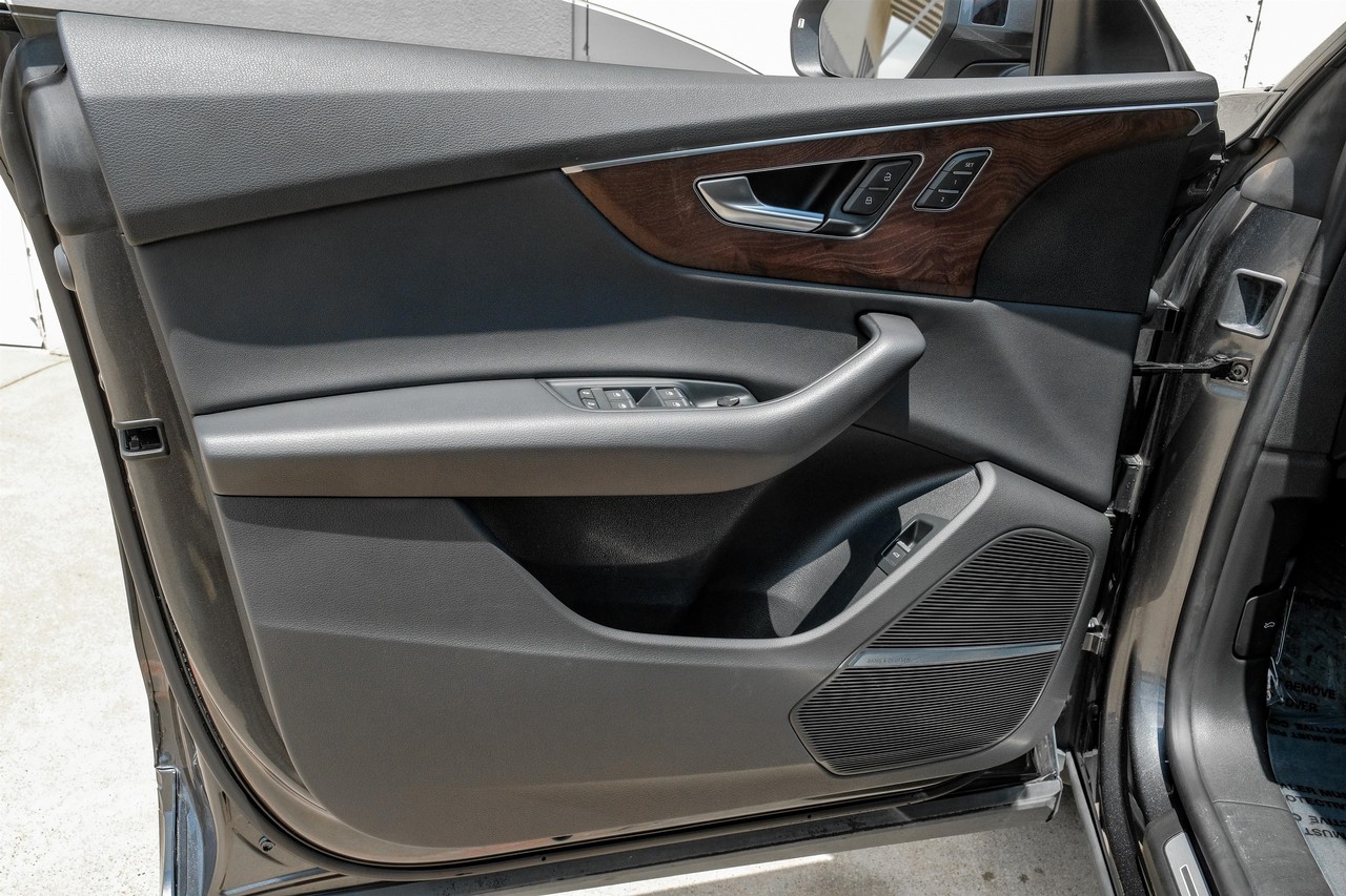 Audi Q8 Vehicle Main Gallery Image 41
