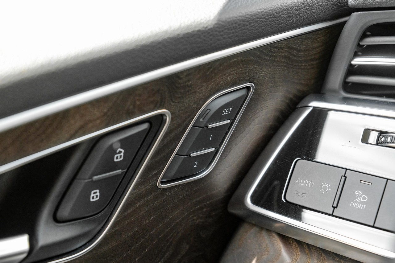 Audi Q8 Vehicle Main Gallery Image 43