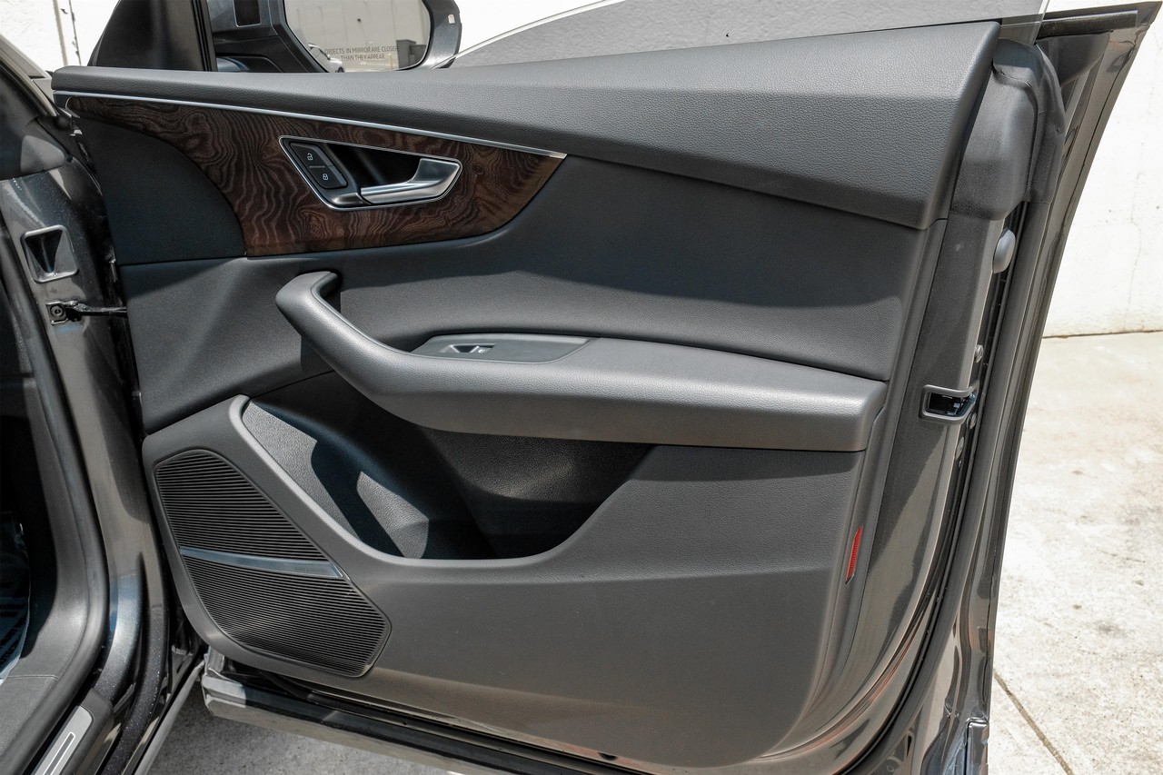 Audi Q8 Vehicle Main Gallery Image 44