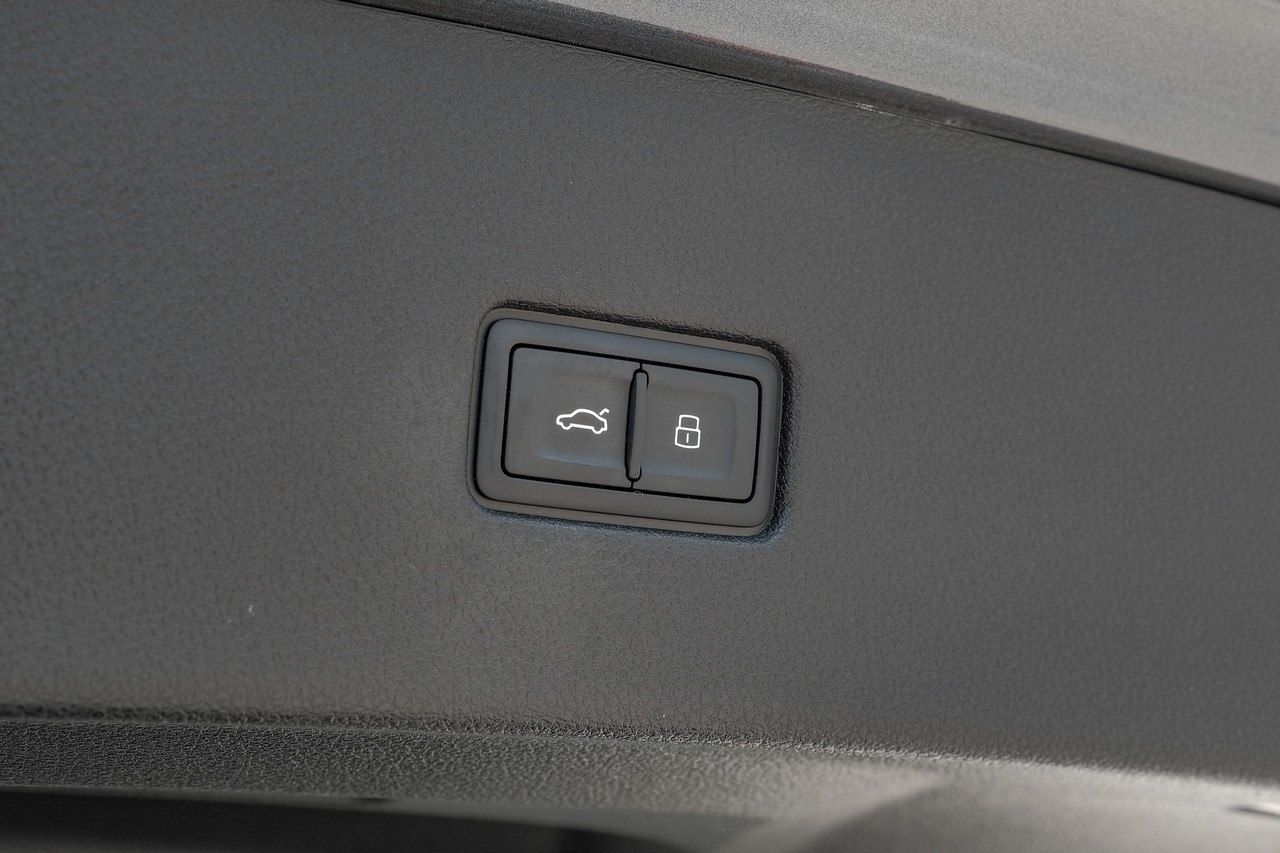 Audi Q8 Vehicle Main Gallery Image 51