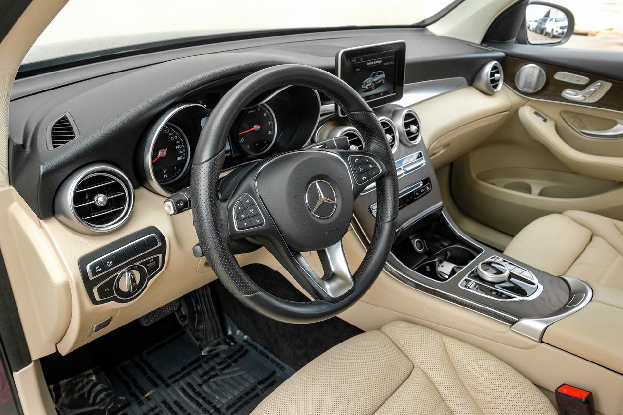 Mercedes-Benz GLC Vehicle Main Gallery Image 03