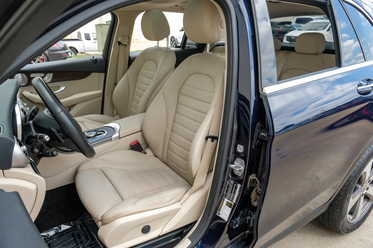 Mercedes-Benz GLC Vehicle Main Gallery Image 04