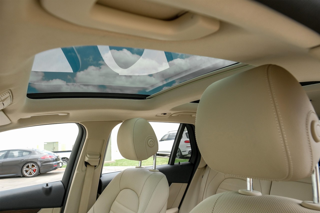 Mercedes-Benz GLC Vehicle Main Gallery Image 05