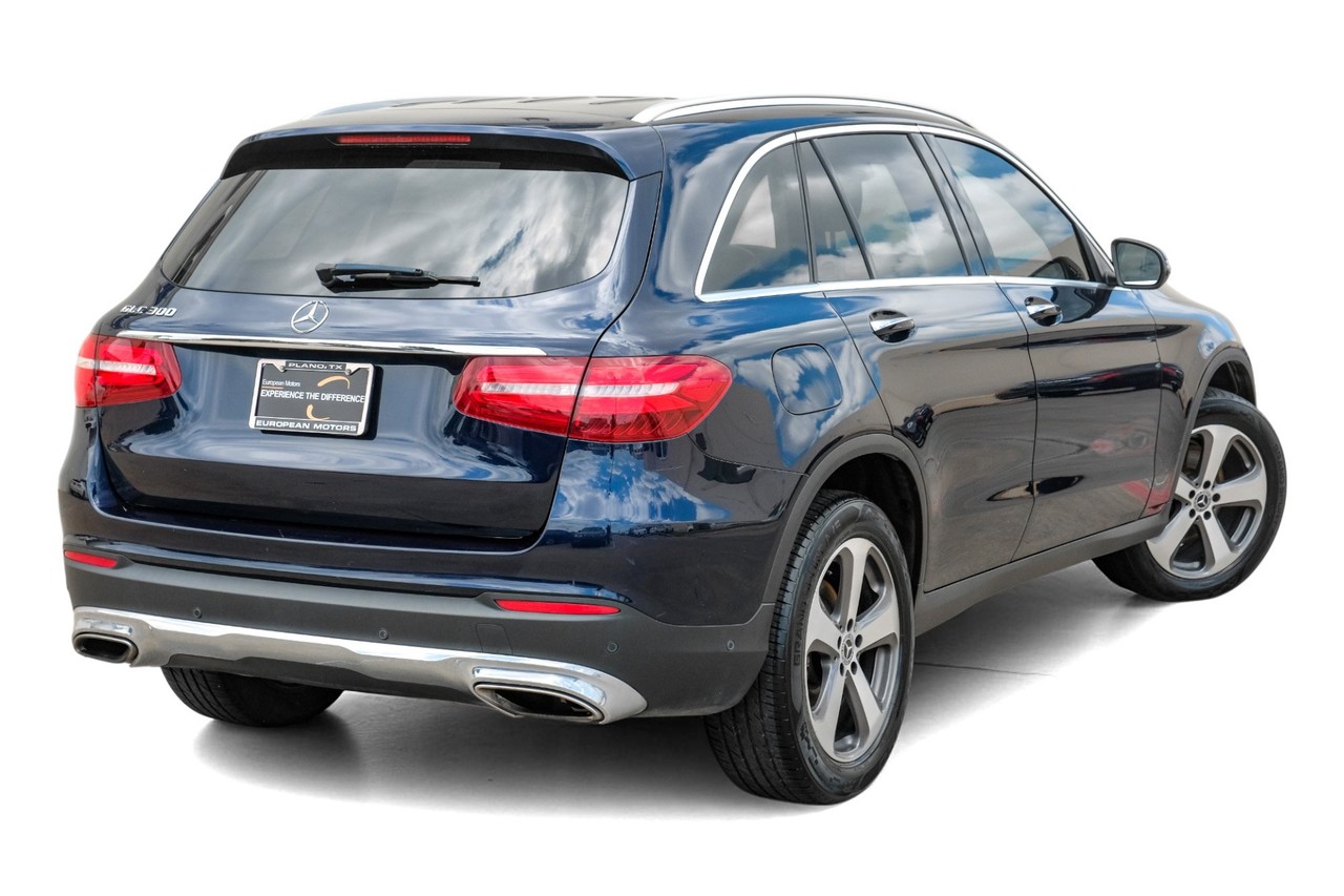 Mercedes-Benz GLC Vehicle Main Gallery Image 09