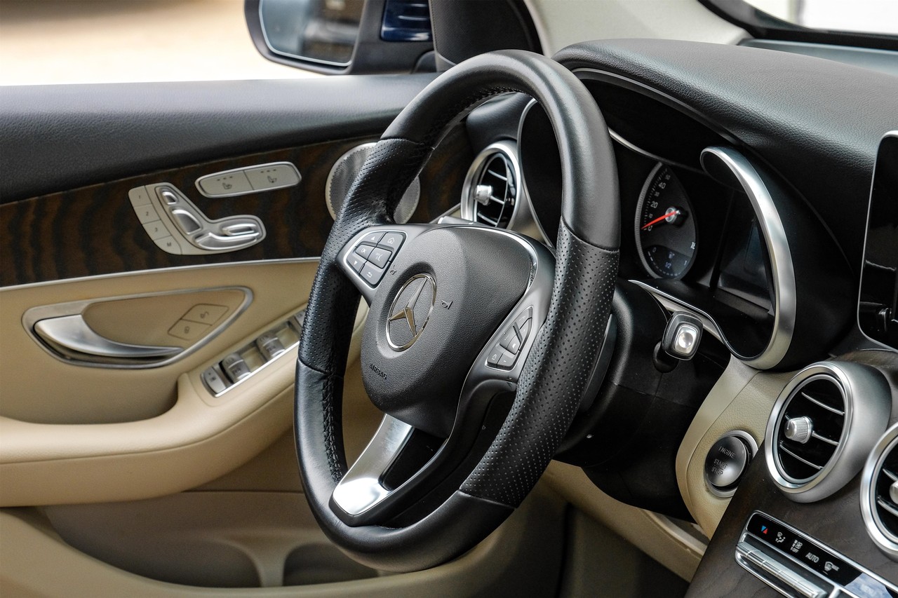 Mercedes-Benz GLC Vehicle Main Gallery Image 14