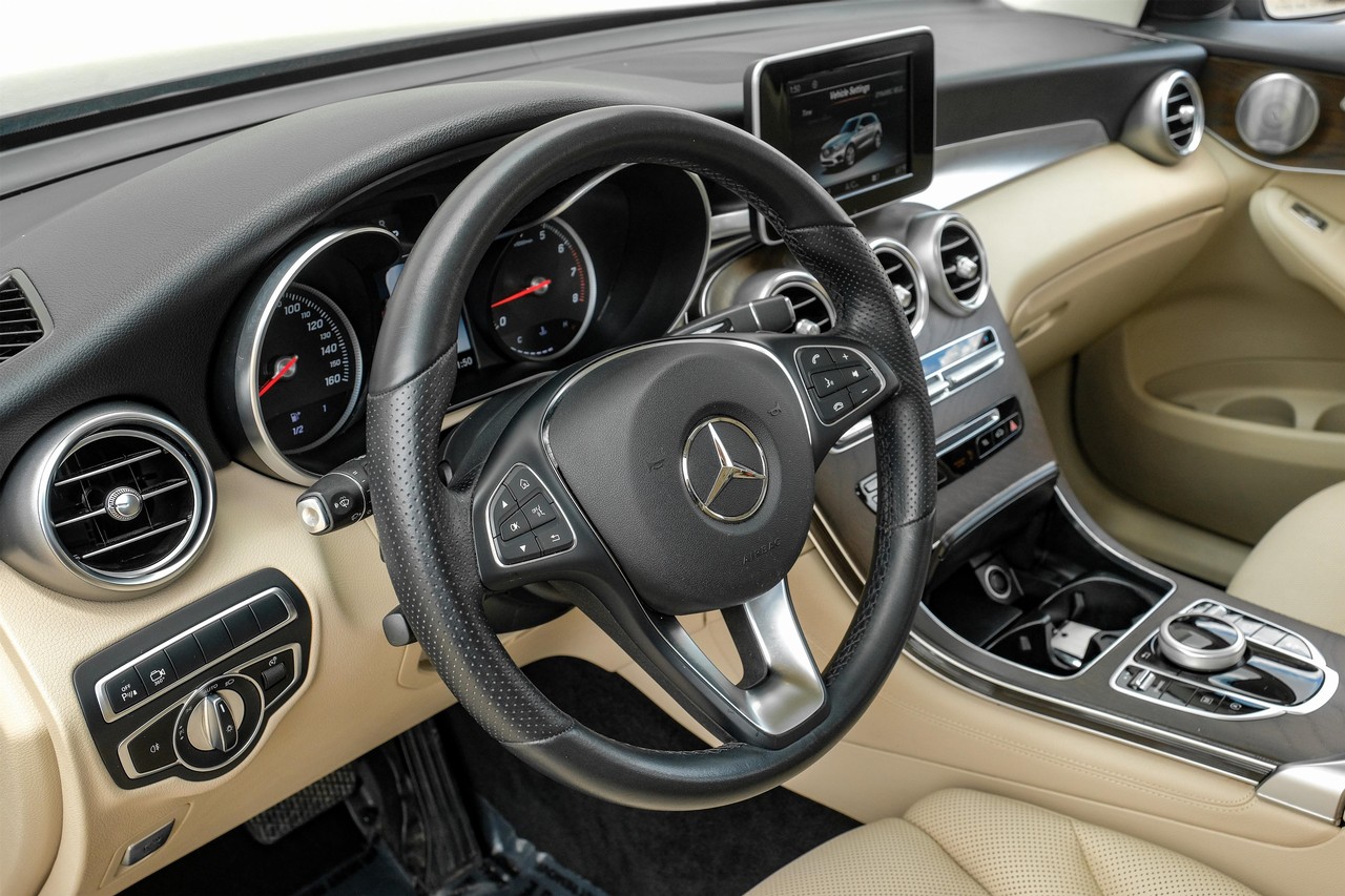 Mercedes-Benz GLC Vehicle Main Gallery Image 16