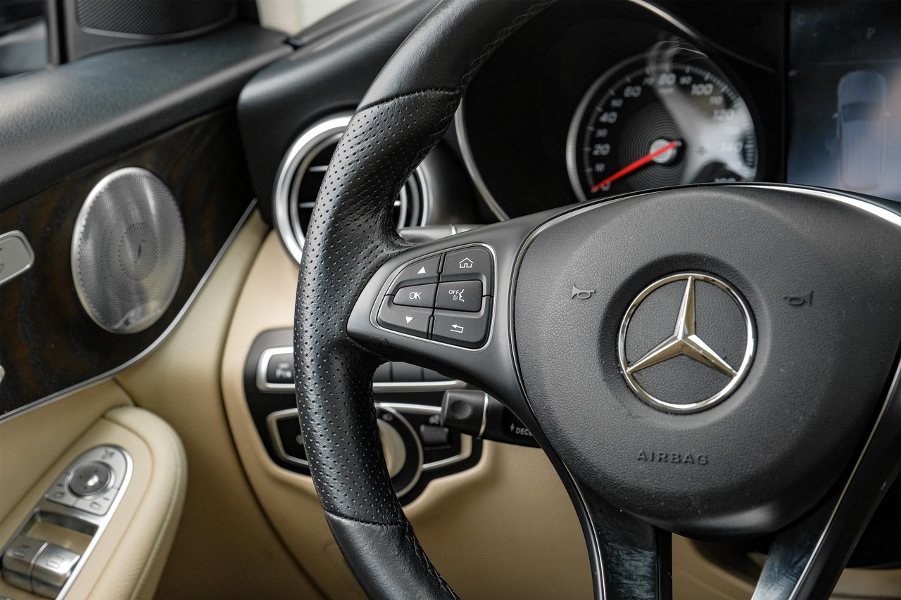 Mercedes-Benz GLC Vehicle Main Gallery Image 17