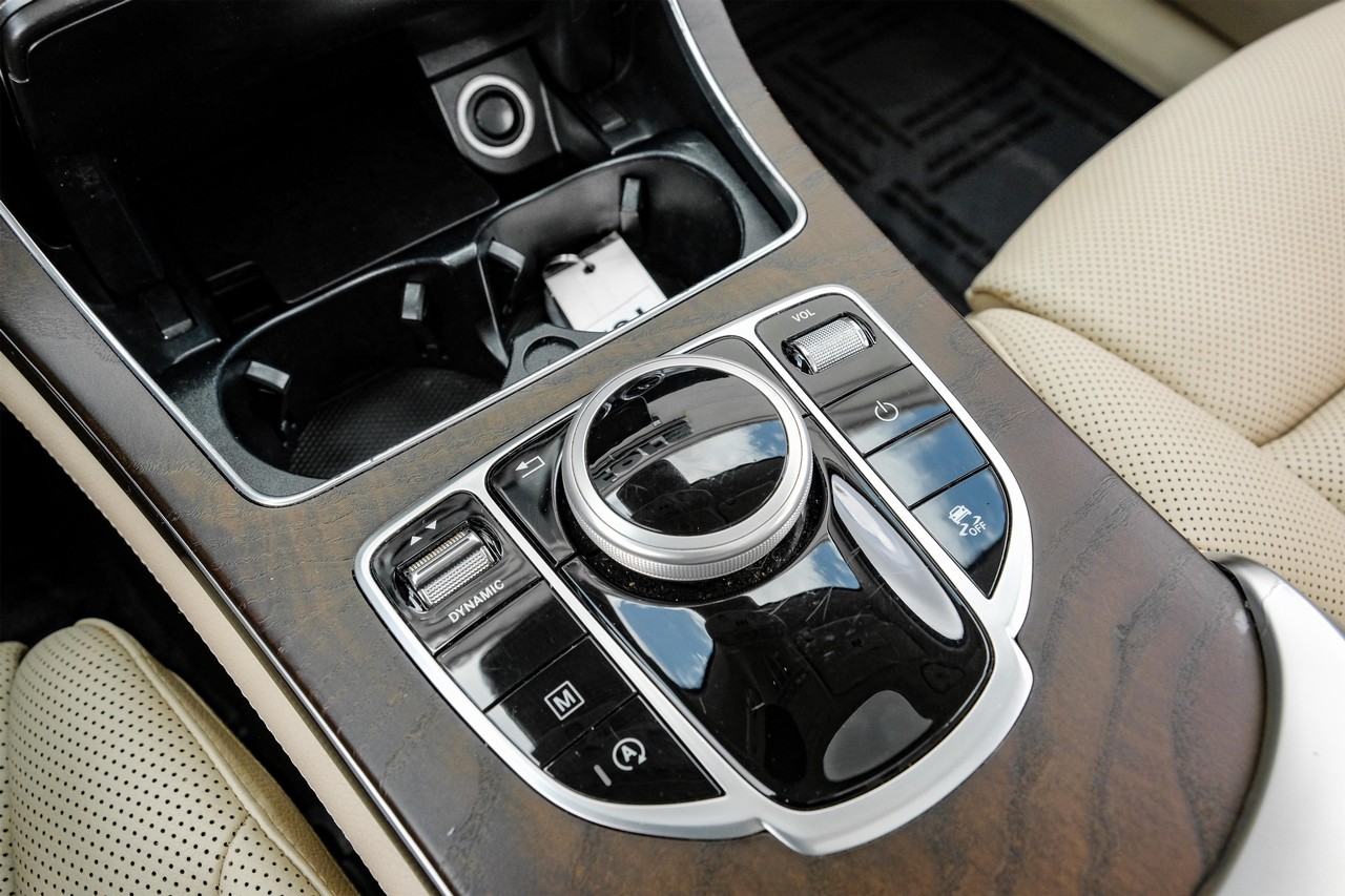Mercedes-Benz GLC Vehicle Main Gallery Image 23