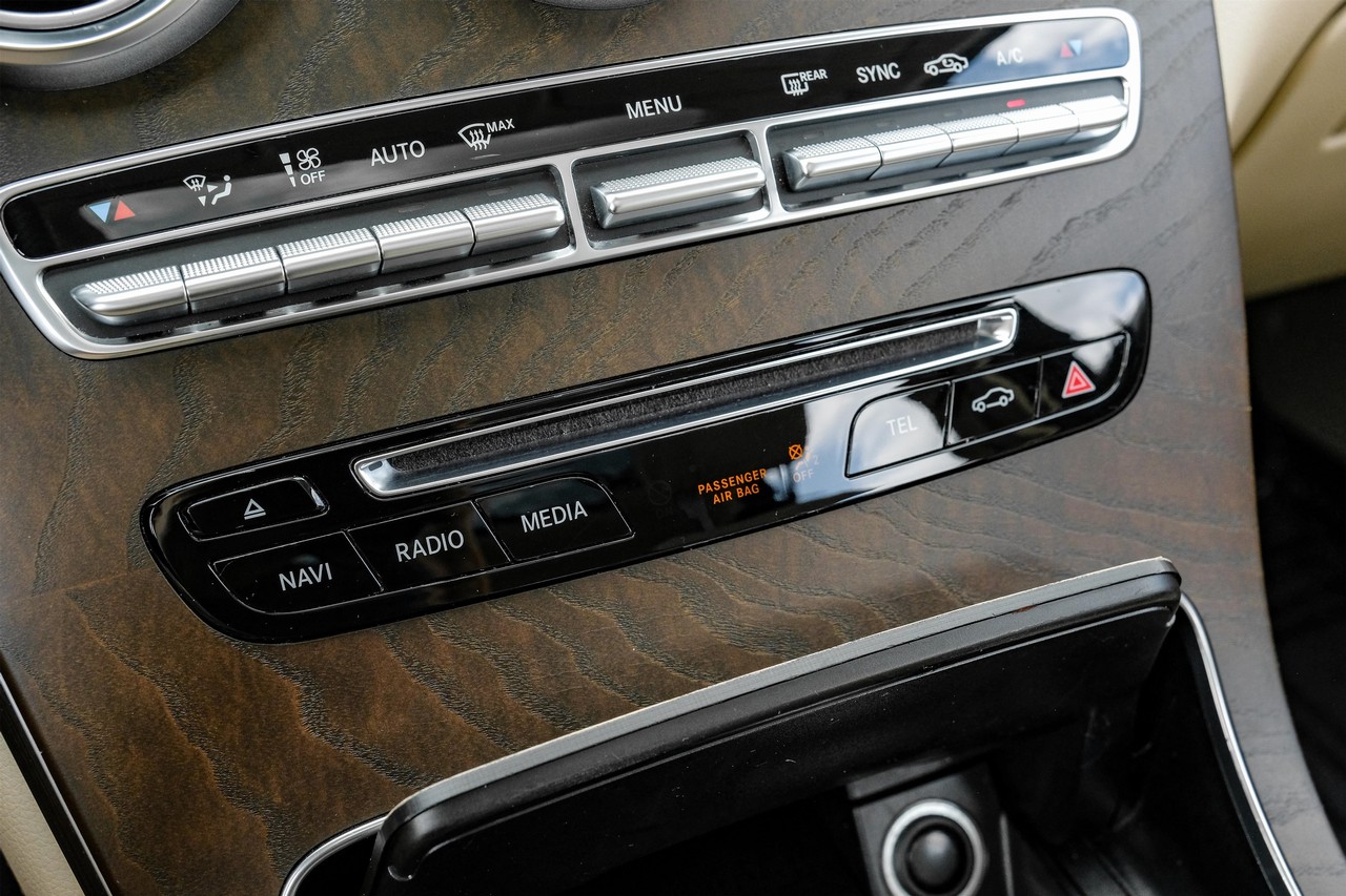 Mercedes-Benz GLC Vehicle Main Gallery Image 24