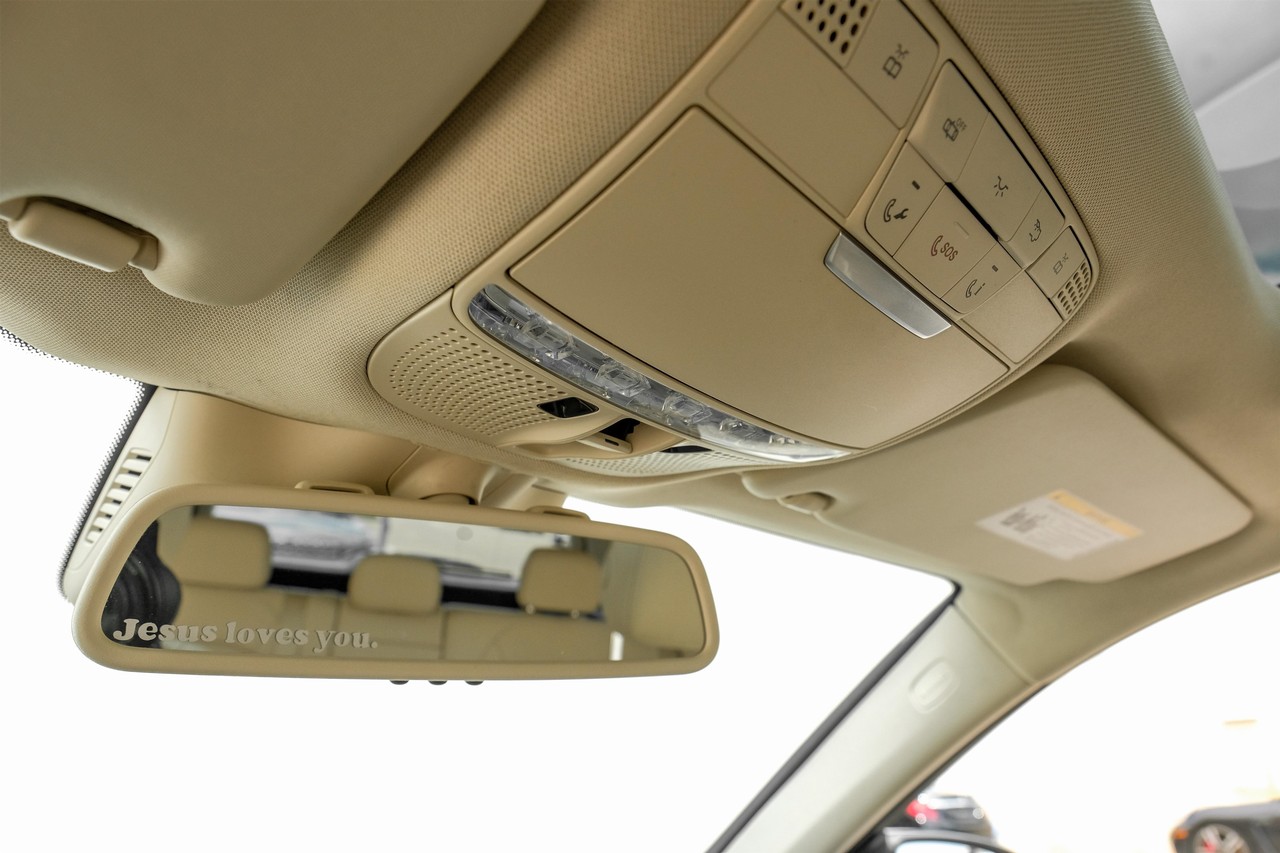 Mercedes-Benz GLC Vehicle Main Gallery Image 27