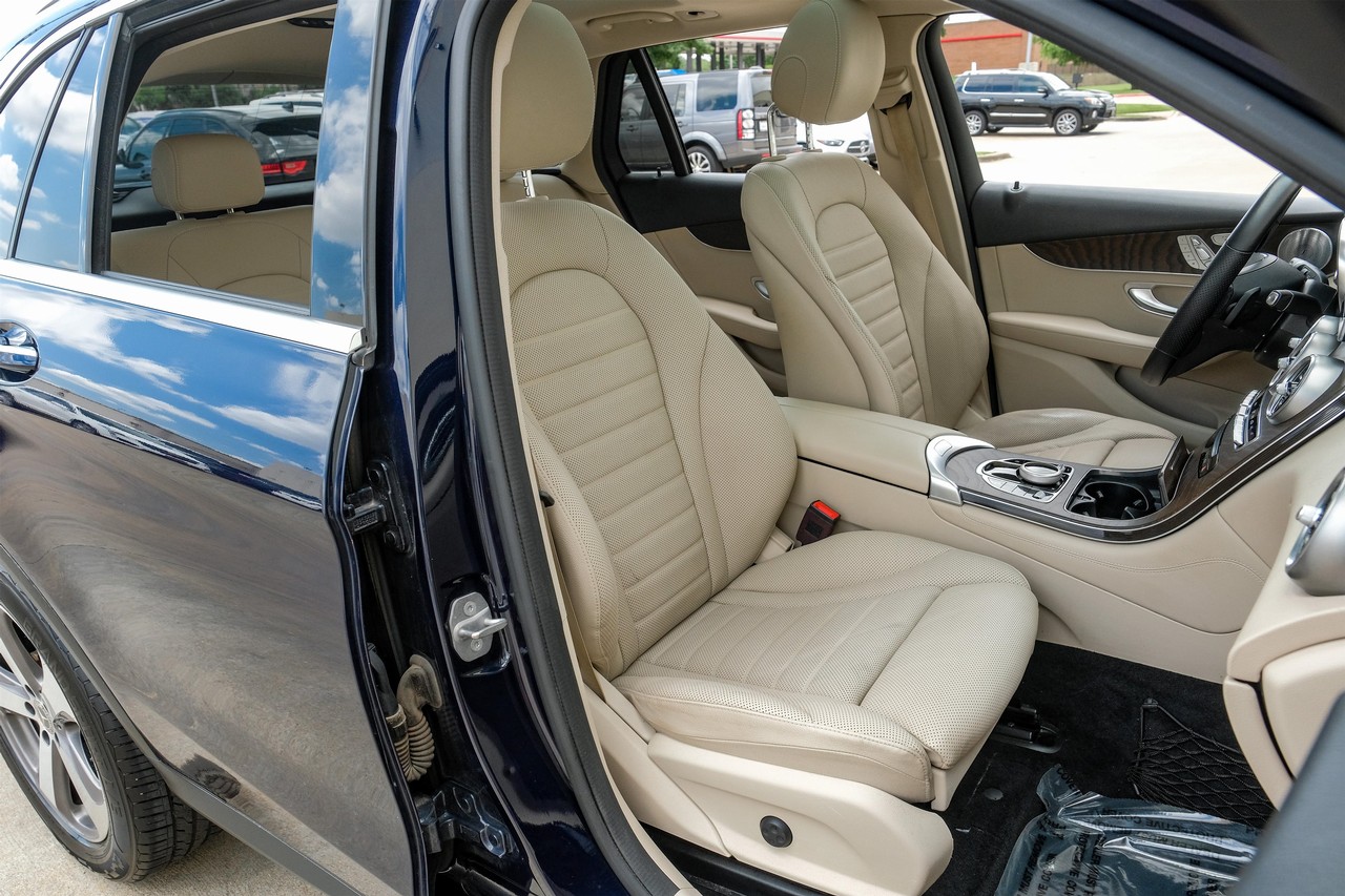 Mercedes-Benz GLC Vehicle Main Gallery Image 31