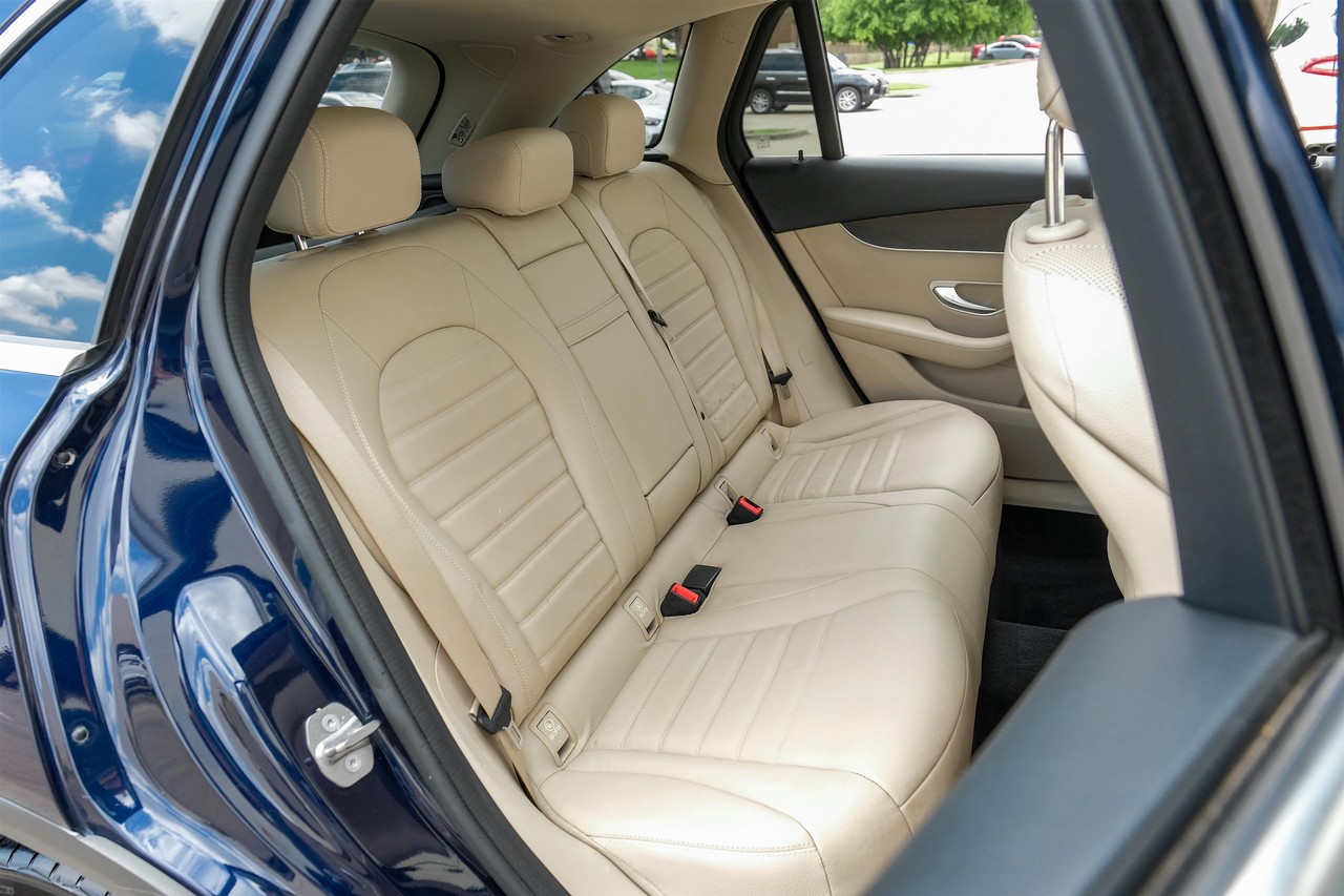 Mercedes-Benz GLC Vehicle Main Gallery Image 32