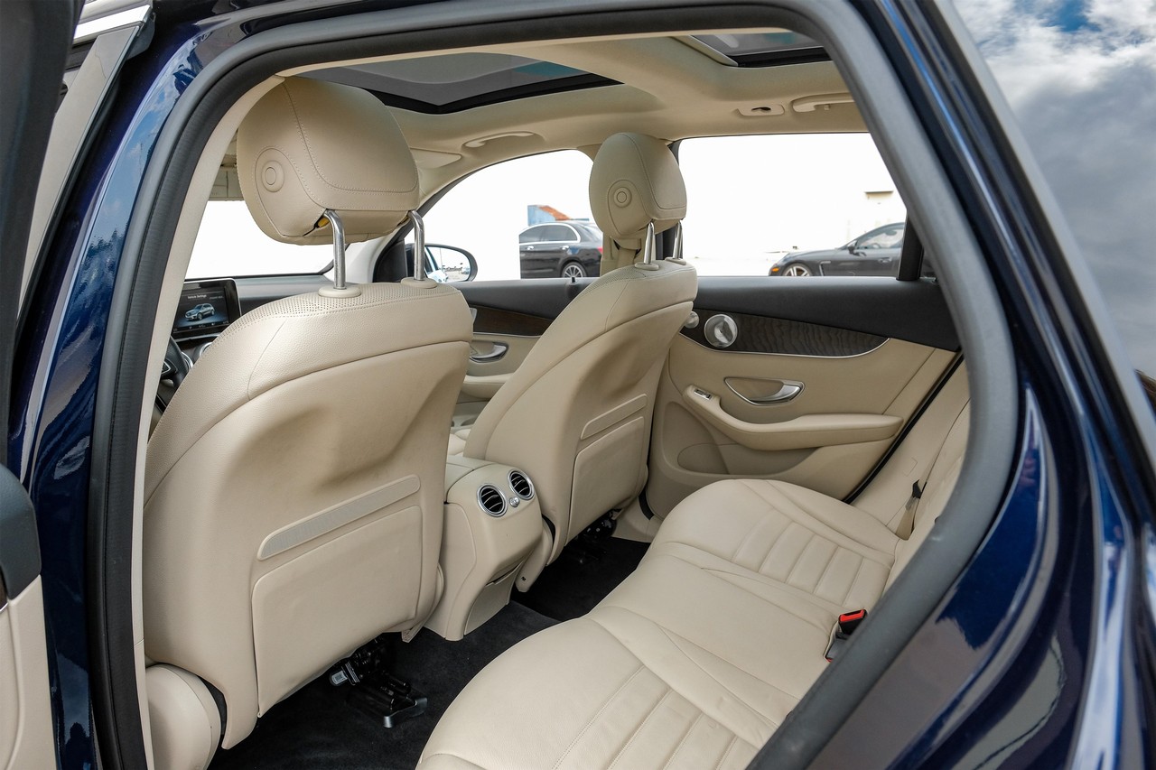 Mercedes-Benz GLC Vehicle Main Gallery Image 34